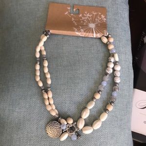 Pretty necklace, ivory & silvertone, NWT